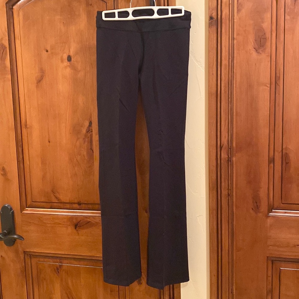 Alo yoga pant..slim fit, boot cut leg